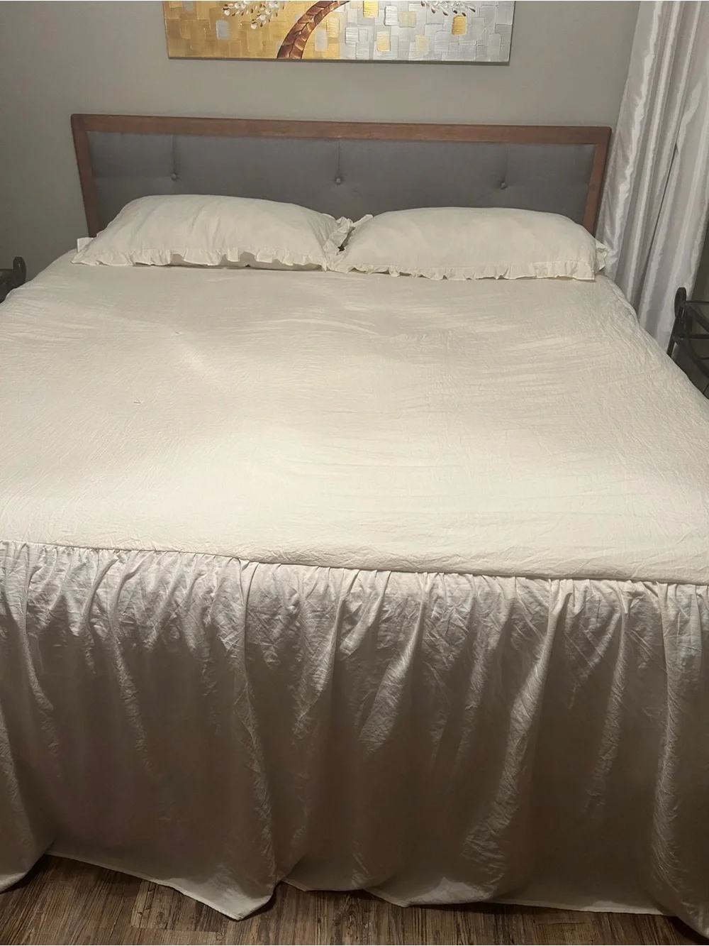 Classic Cream Ruffled Bed Skirt and Pillow Shams - Brand Unspecified